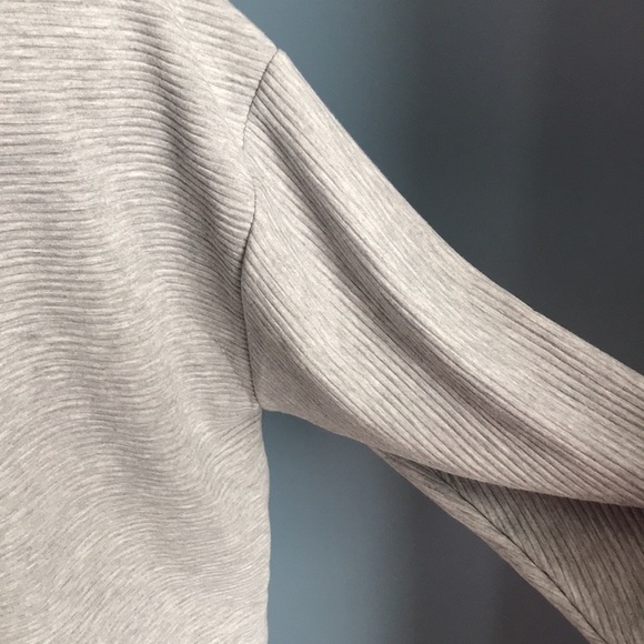A New Day gray oversized everyday basic slightly cropped top, size S, crew neck - Picture 5 of 9